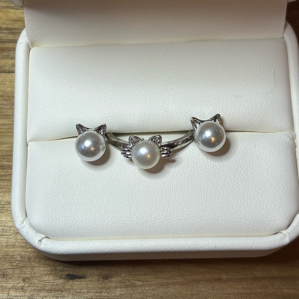 Pearl cat earrings and ring